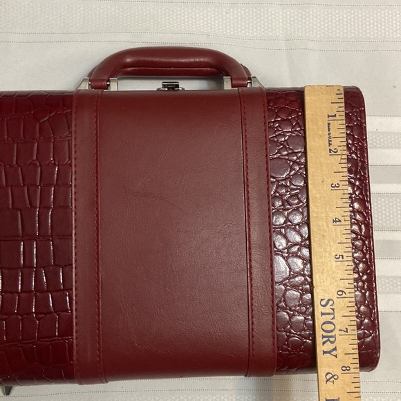 Hardshell Cosmetics Travel Case In Burgundy Croc Print With Center Mirror- Nice! - Picture 12 of 13